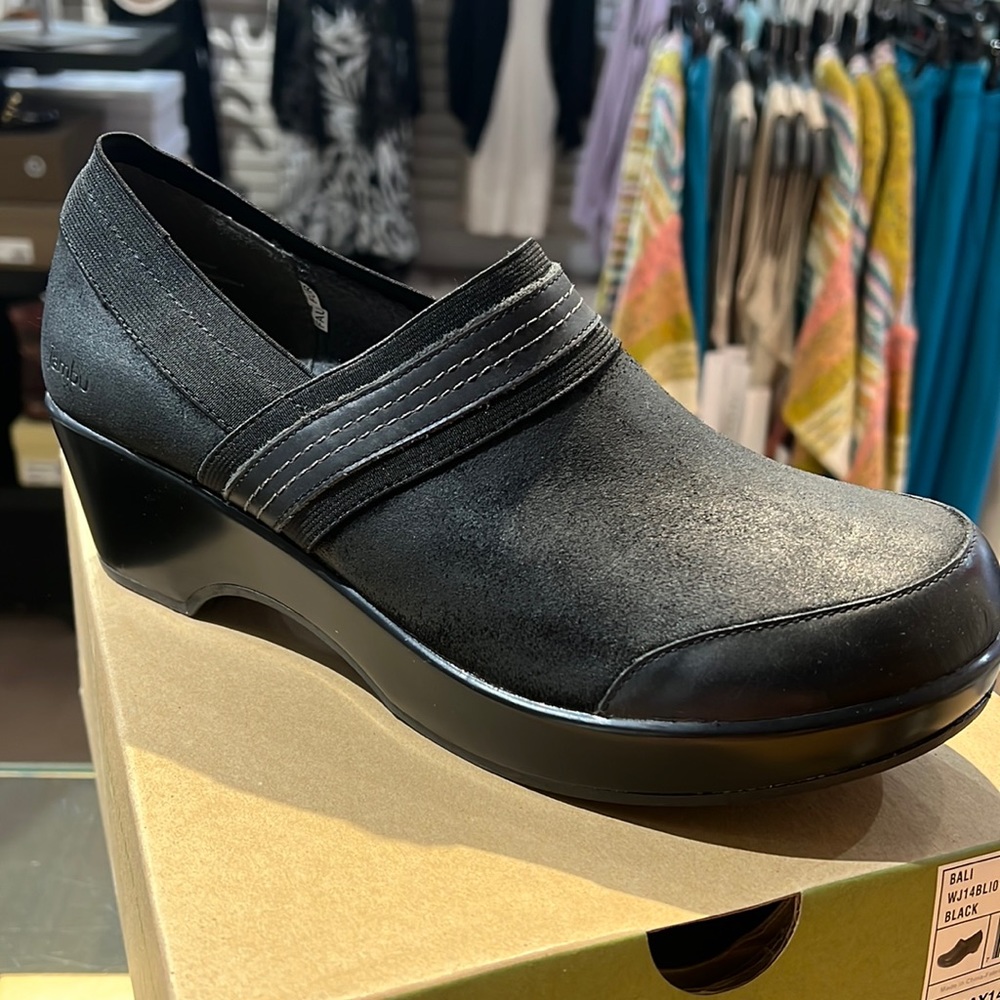 Jambu Bali shoe